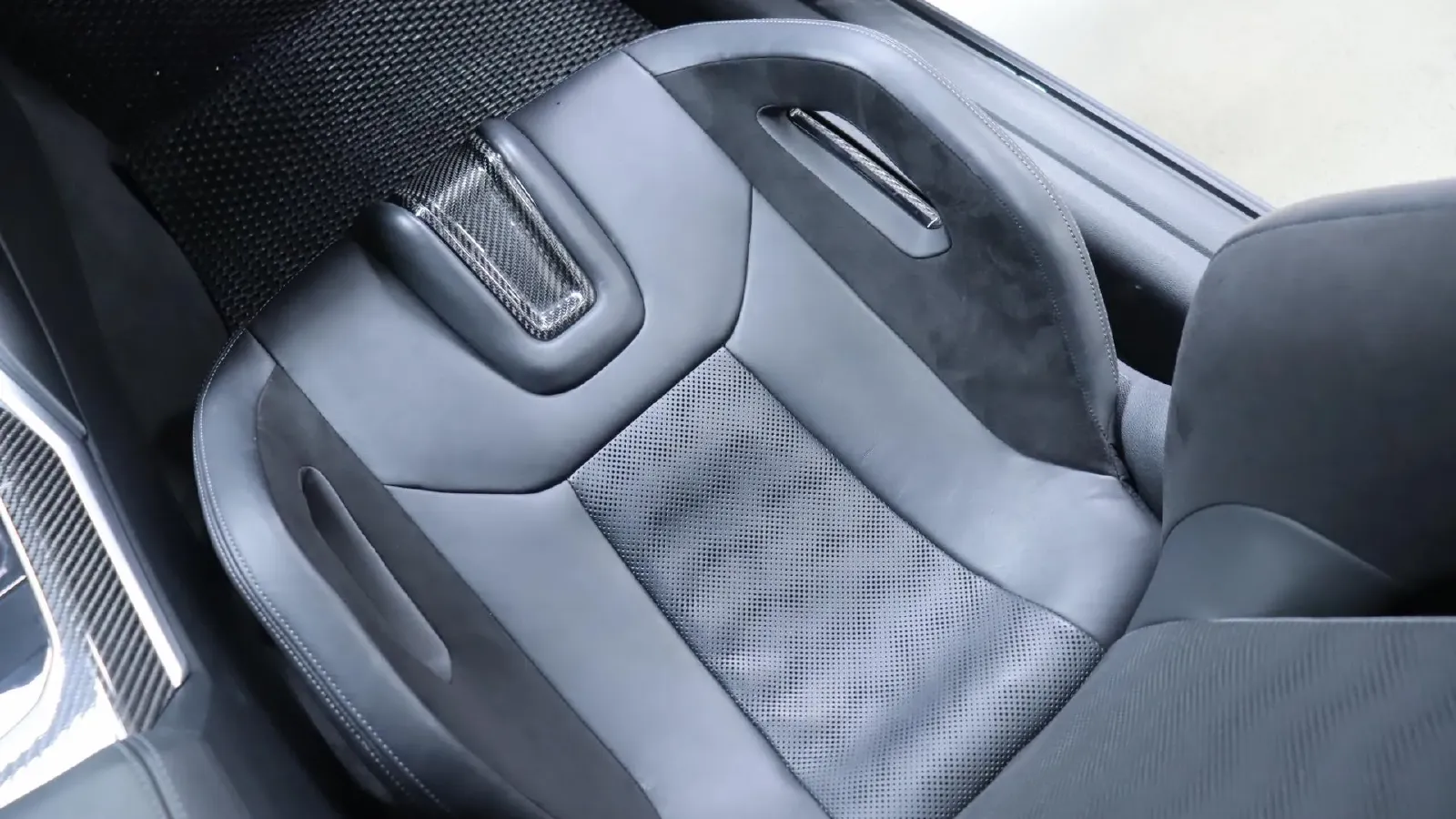 2023 BMW M4 3.0T 510HP L6 8AT,autocango,china used car exporter,china ev exporter,chinese used car exporter,chinese used ev exporter