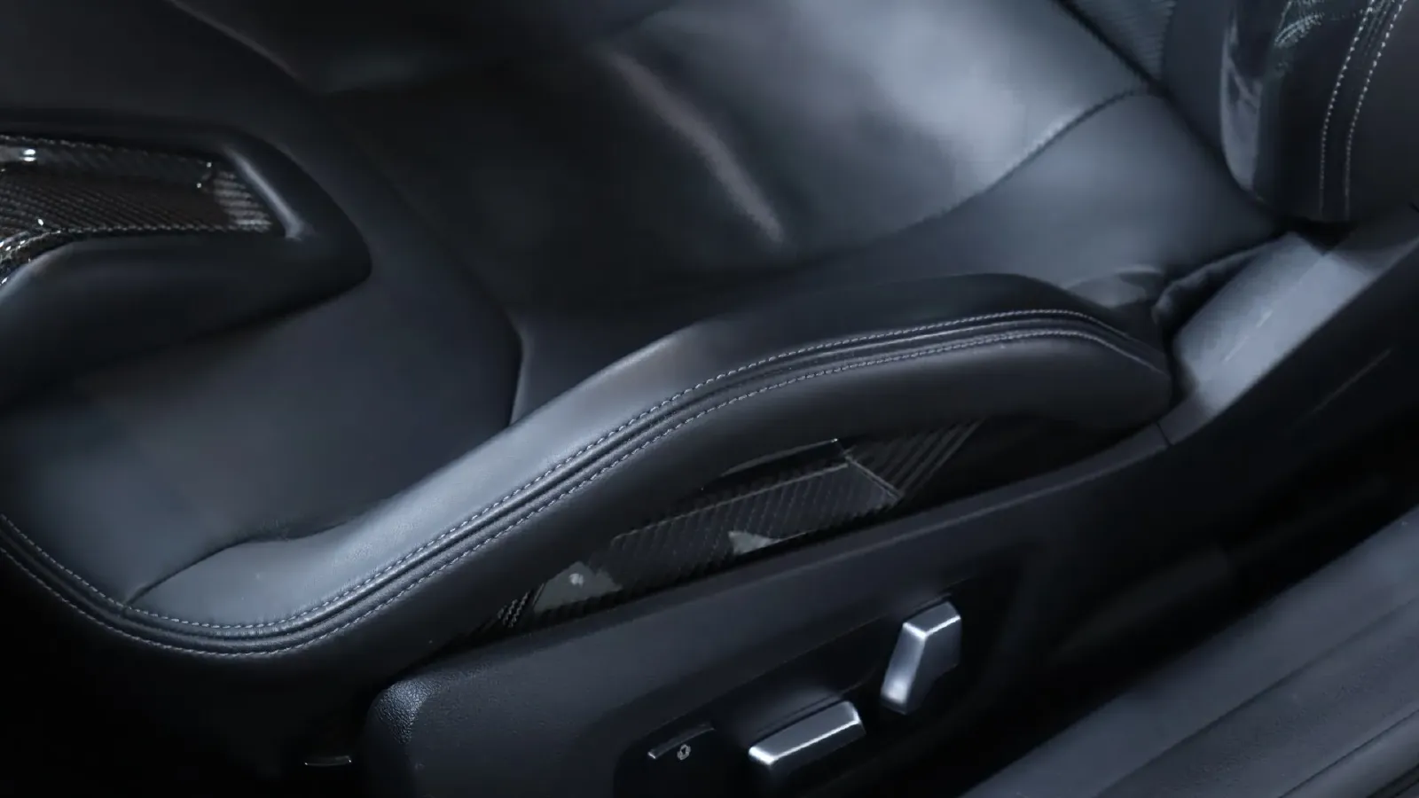 2023 BMW M4 3.0T 510HP L6 8AT,autocango,china used car exporter,china ev exporter,chinese used car exporter,chinese used ev exporter