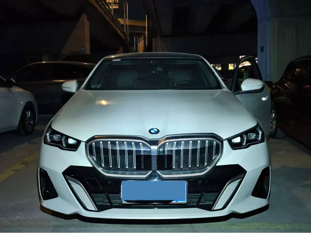 2024 BMW 5 Series 2.0T 258HP L4 8AT,autocango,china used car exporter,china ev exporter,chinese used car exporter,chinese used ev exporter