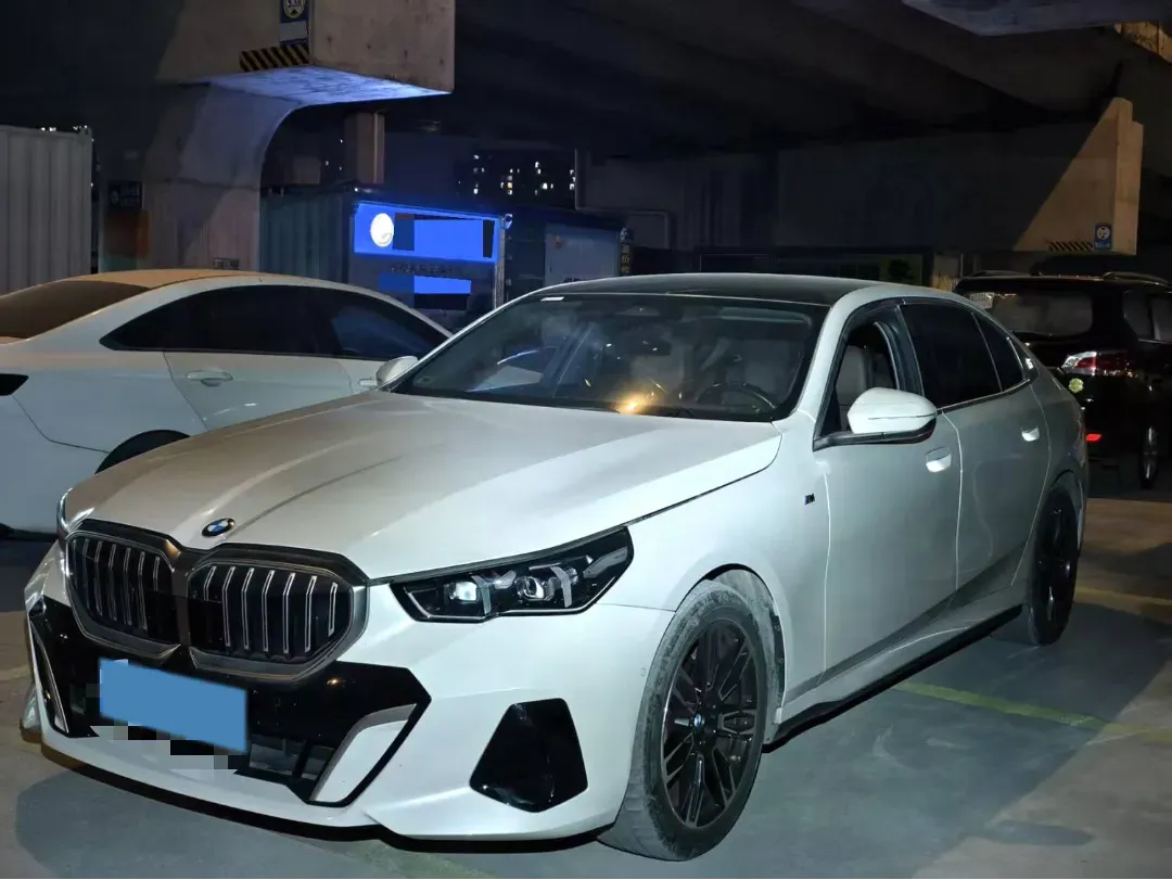 2024 BMW 5 Series 2.0T 258HP L4 8AT,autocango,china used car exporter,china ev exporter,chinese used car exporter,chinese used ev exporter