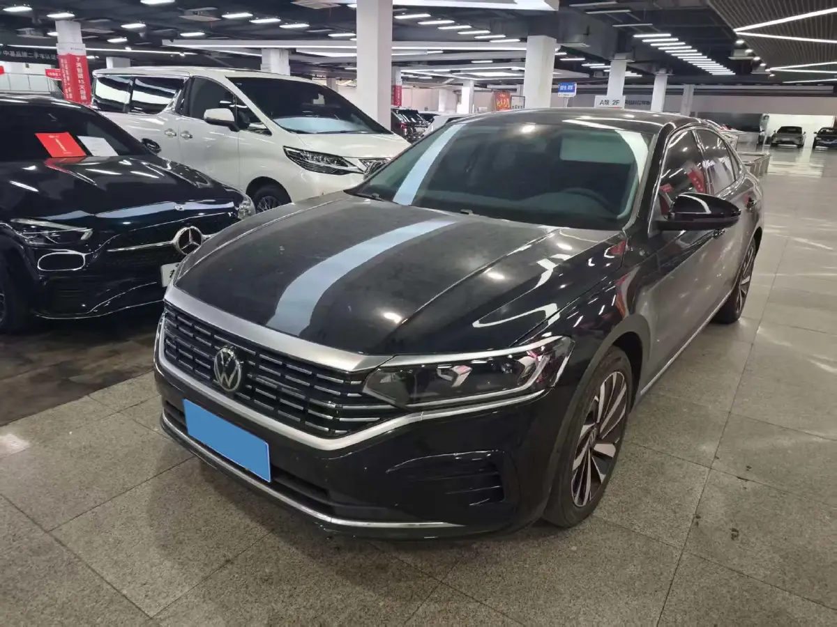 2025 Volkswagen Passat 2.0T 220HP L4 7DCT