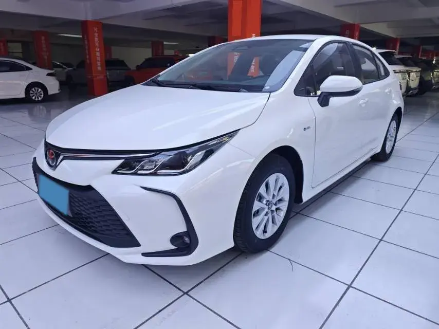 2025 Toyota Corolla 1.8L 98HP L4 E-CVT Hybrid