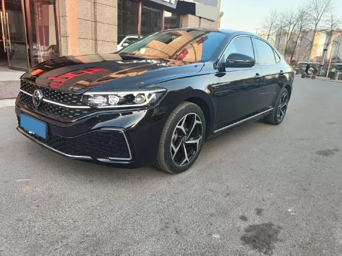 2024 Volkswagen Passat 2.0T 220HP L4 7DCT