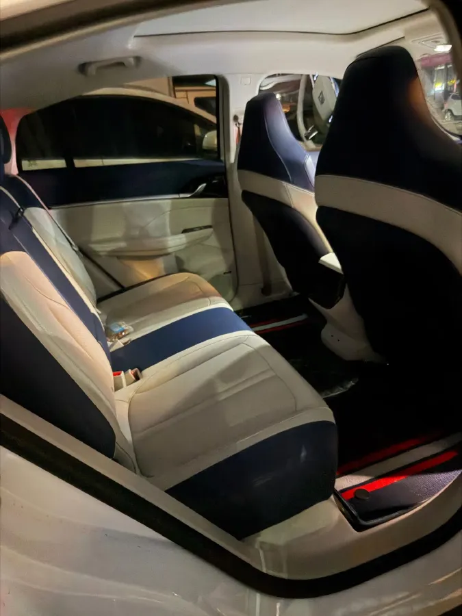 2022 Roewe Whale 2.0T 231HP L4 8AT,autocango,china used car exporter,china ev exporter,chinese used car exporter,chinese used ev exporter