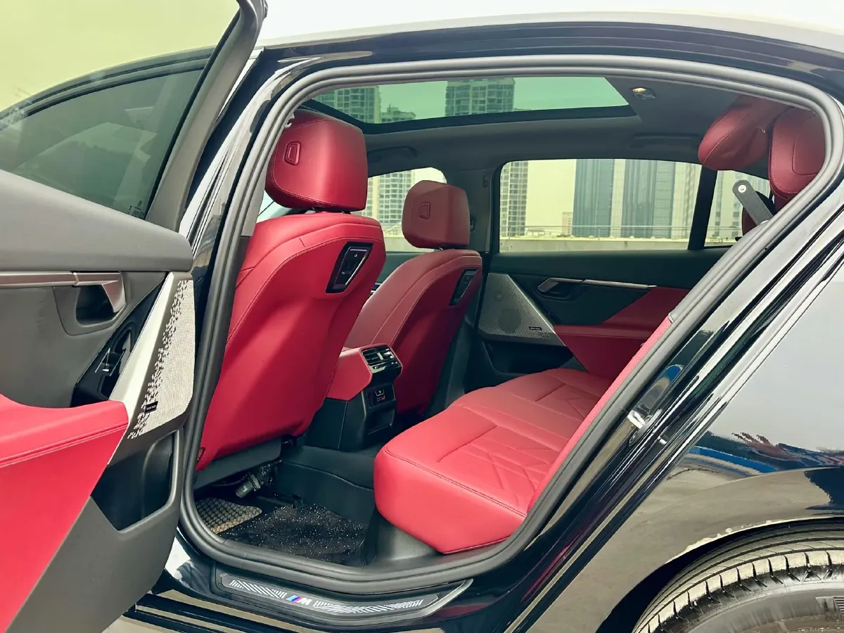 2026 BMW 5 Series 2.0T 258HP L4 8AT,autocango,china used car exporter,china ev exporter,chinese used car exporter,chinese used ev exporter