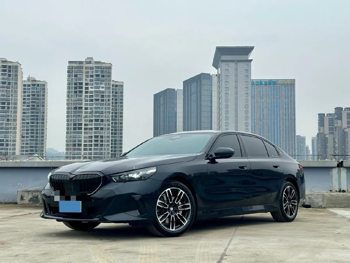 2026 BMW 5 Series 2.0T 258HP L4 8AT,autocango,china used car exporter,china ev exporter,chinese used car exporter,chinese used ev exporter