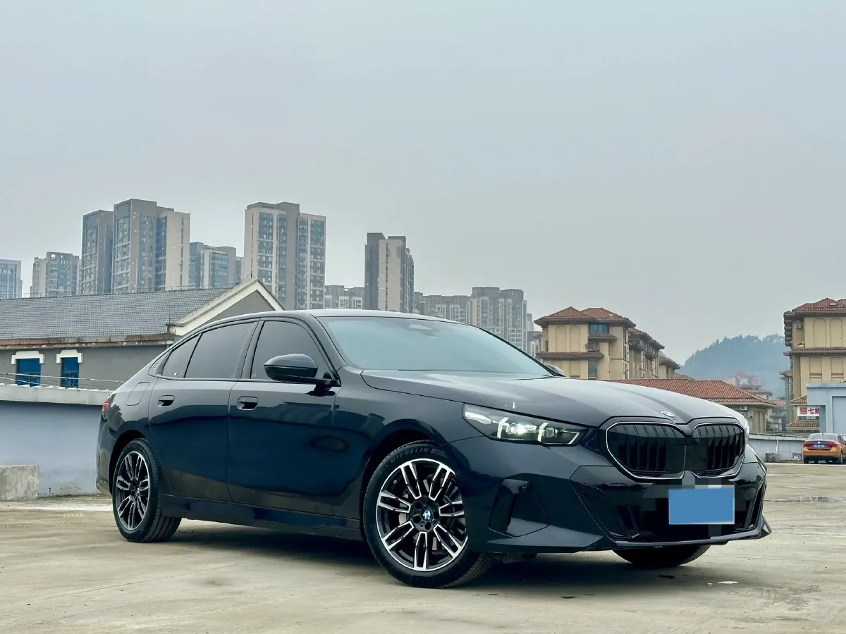 2026 BMW 5 Series 2.0T 258HP L4 8AT,autocango,china used car exporter,china ev exporter,chinese used car exporter,chinese used ev exporter