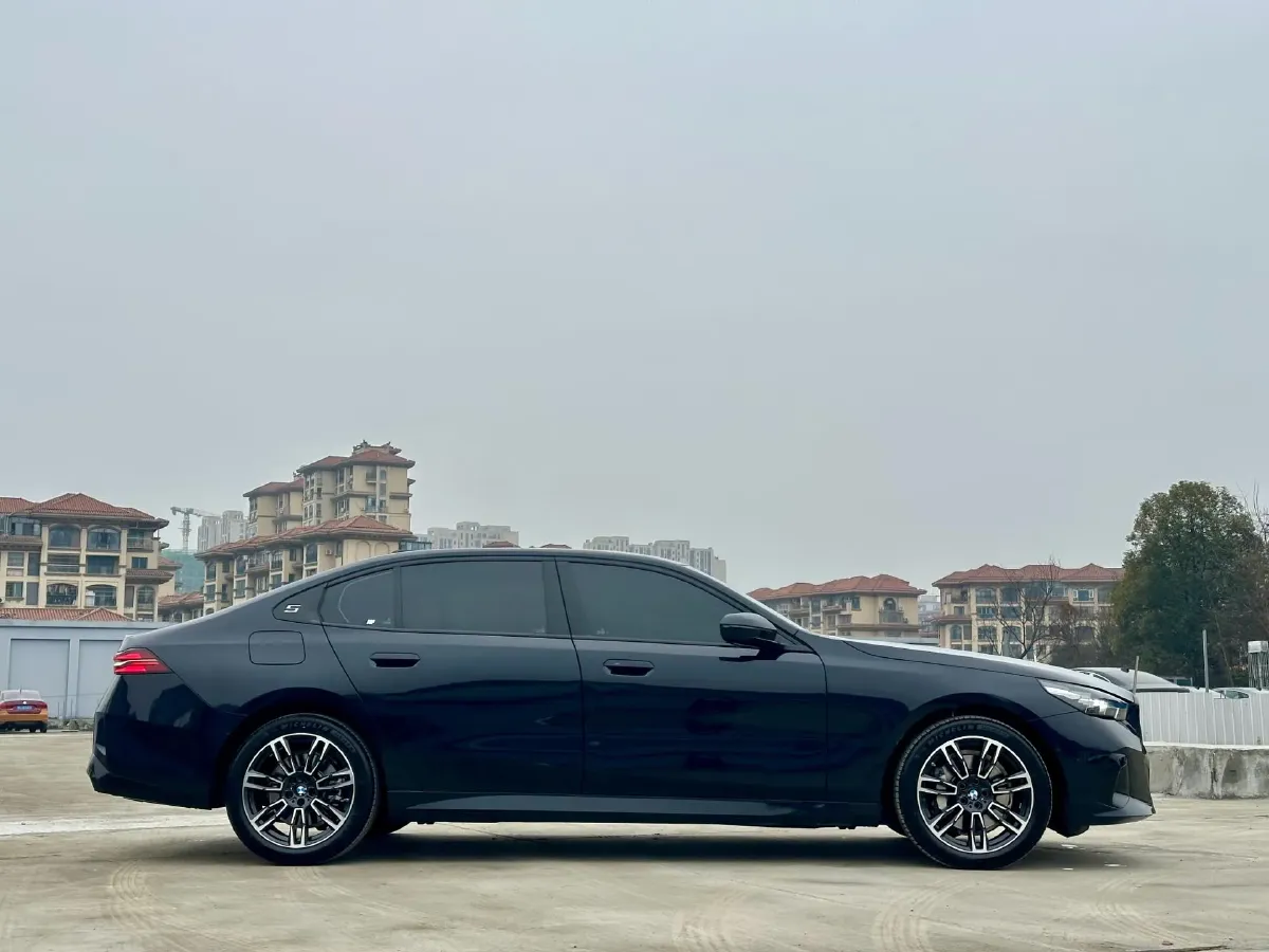 2026 BMW 5 Series 2.0T 258HP L4 8AT,autocango,china used car exporter,china ev exporter,chinese used car exporter,chinese used ev exporter