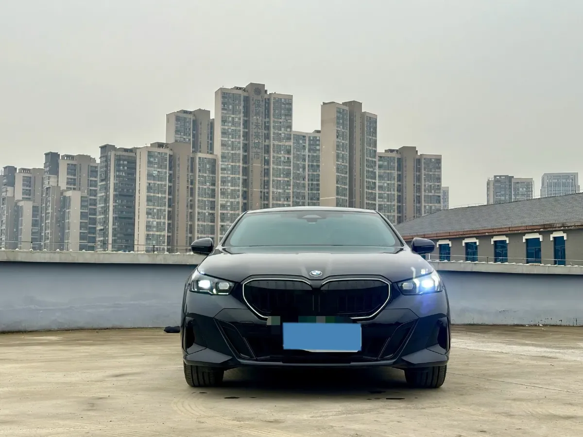 2026 BMW 5 Series 2.0T 258HP L4 8AT,autocango,china used car exporter,china ev exporter,chinese used car exporter,chinese used ev exporter