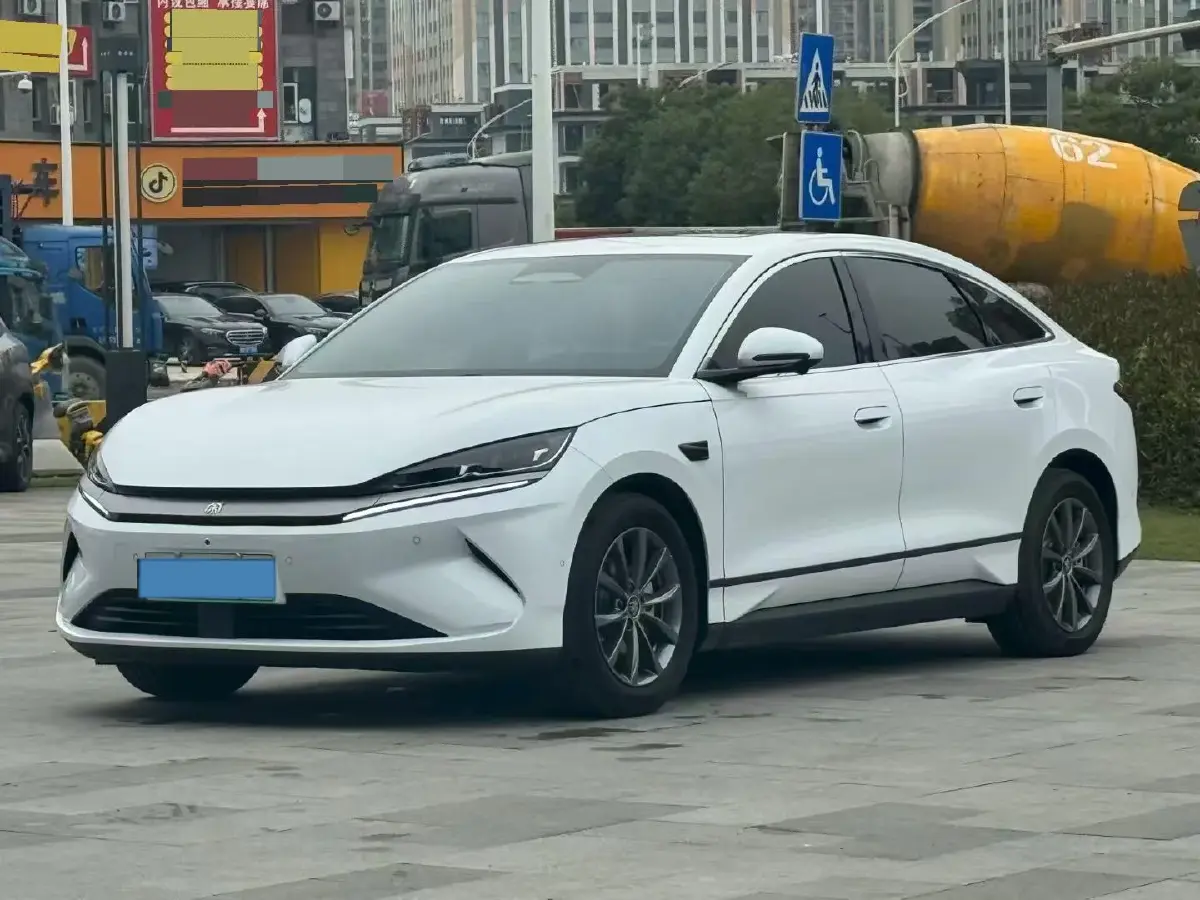 2025 BYD QinL BEV