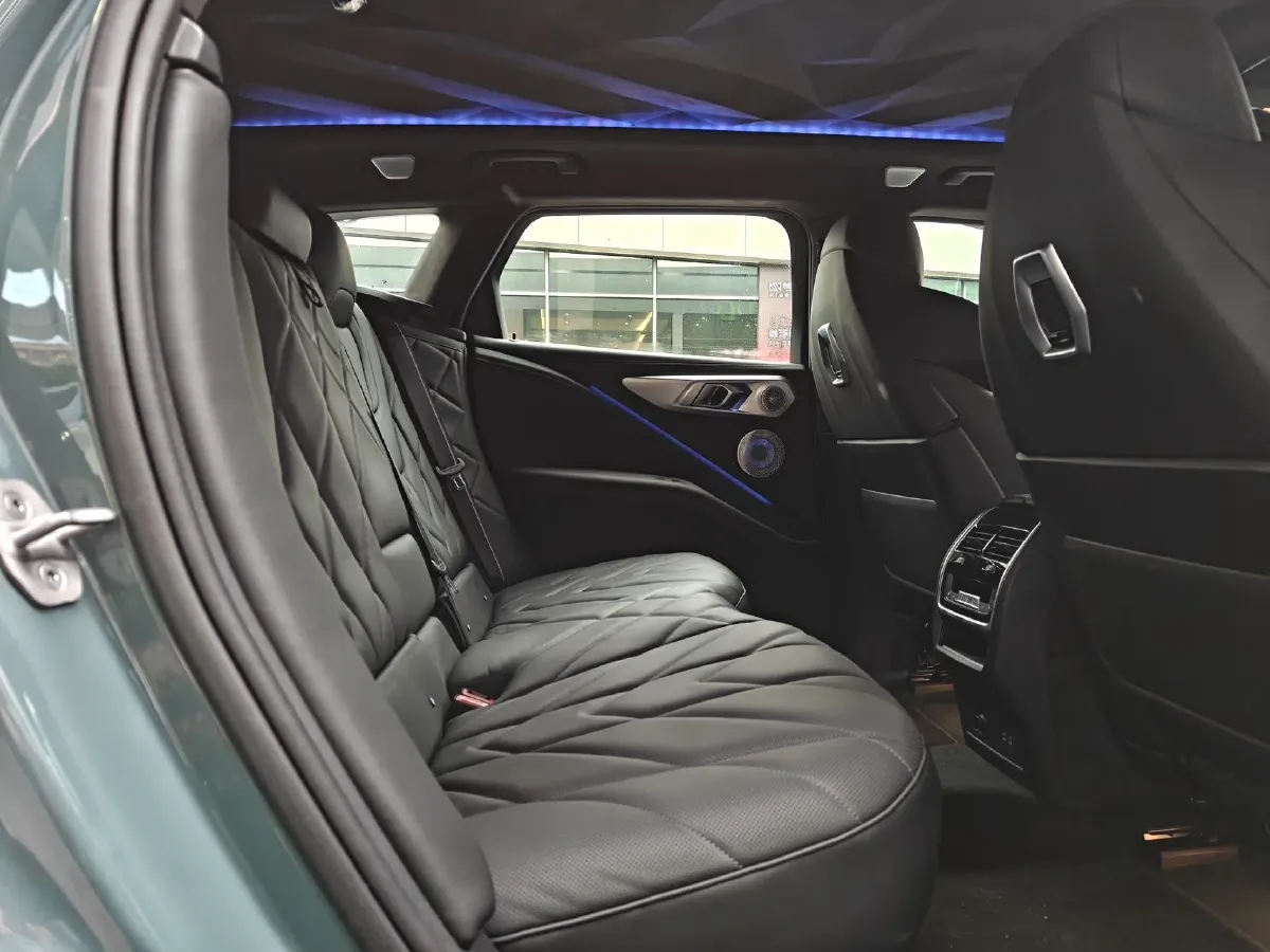 2023 BMW XM 4.4T 490HP V8 8AT PHEV 25.7KWH,autocango,china used car exporter,china ev exporter,chinese used car exporter,chinese used ev exporter