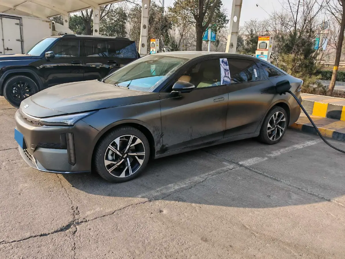 2023 Geely Galaxy L6 1.5T 163HP L4 3DHT PHEV