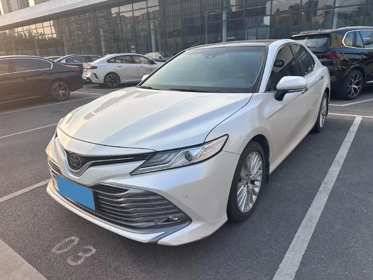2019 Toyota Camry 2.5L 209HP L4 8AT