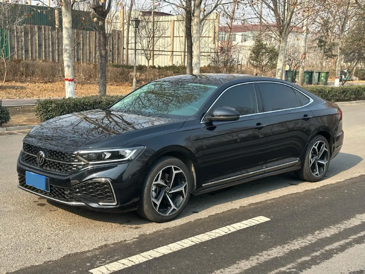 2024 Volkswagen Passat 2.0T 186HP L4 7DCT