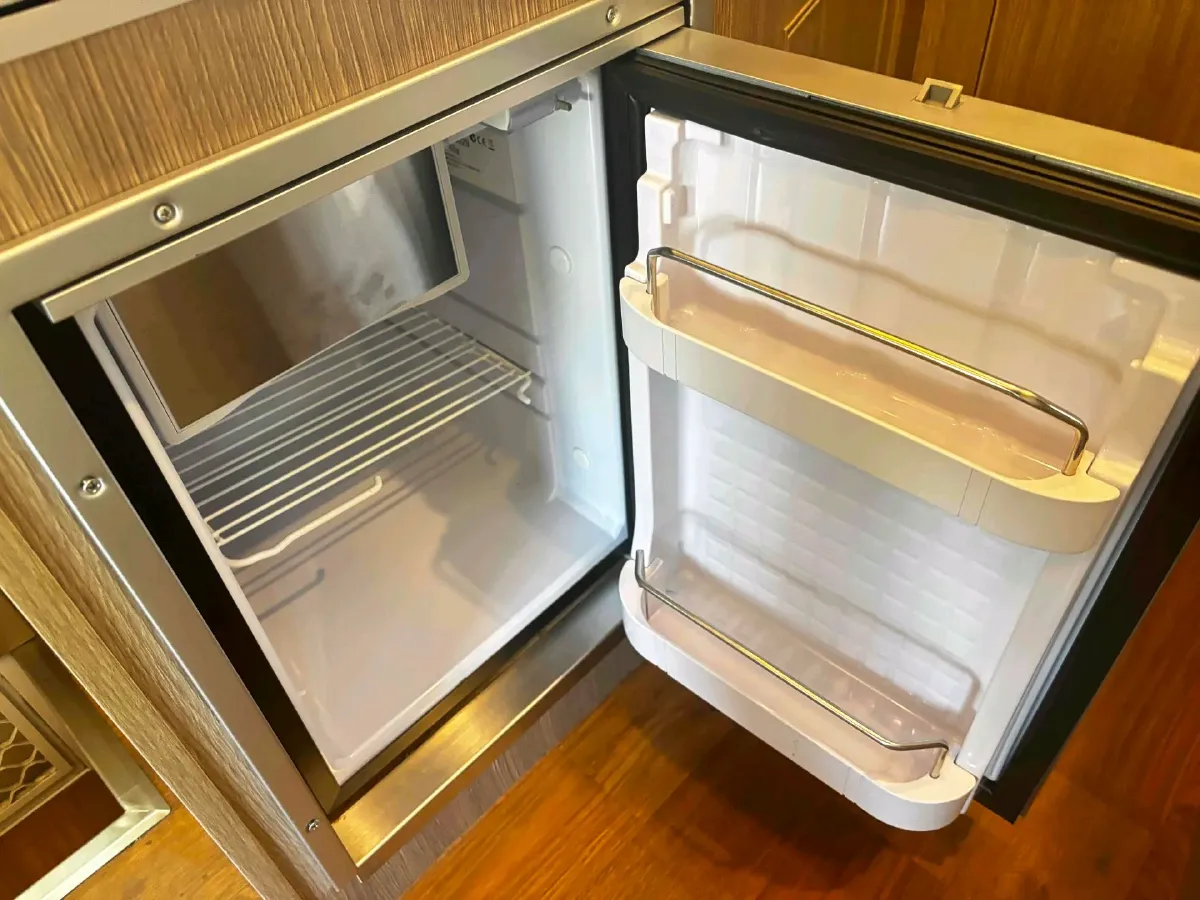 2018 Jaguar XF 2.0T 250HP L4 8AT,autocango,china used car exporter,china ev exporter,chinese used car exporter,chinese used ev exporter