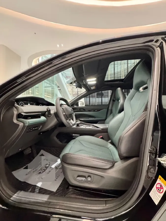 2023 Venucia Grand V 1.5T 190HP L4 7DCT,autocango,china used car exporter,china ev exporter,chinese used car exporter,chinese used ev exporter