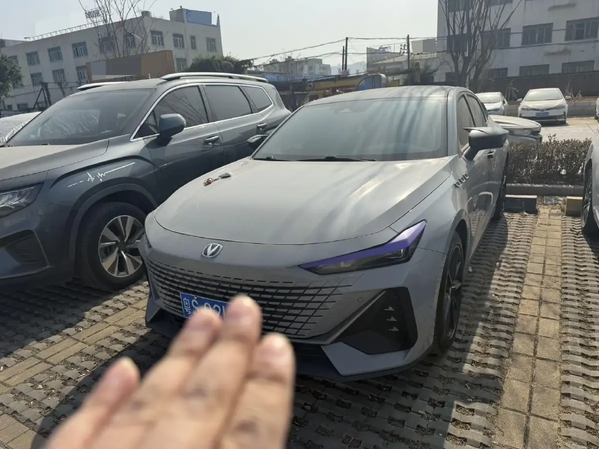 2023 ChangAn UNI-V 1.5T 188HP L4 7DCT