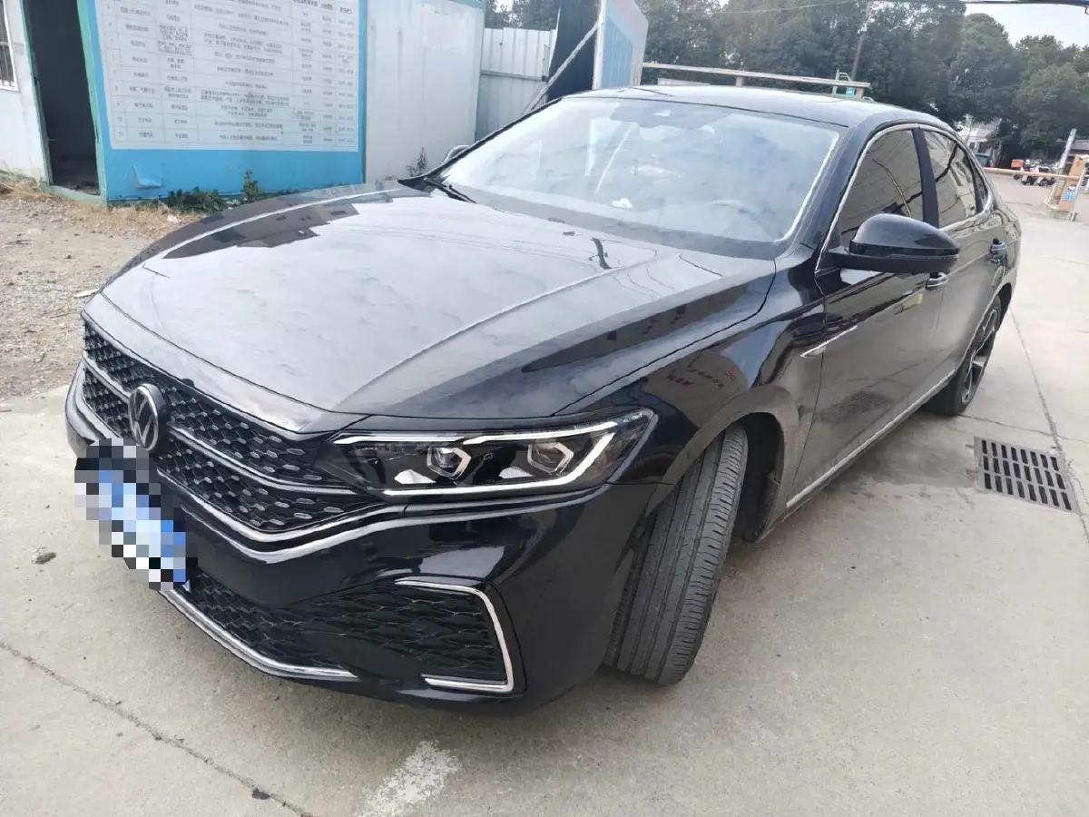 2024 Volkswagen Passat 2.0T 220HP L4 7DCT