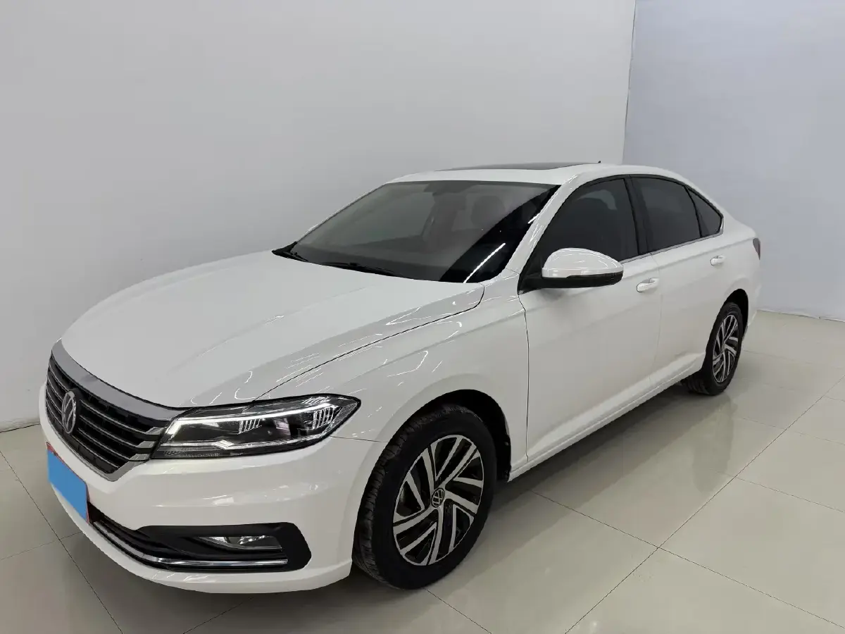 2022 Volkswagen Sagitar 1.2T 116HP L4 7DCT