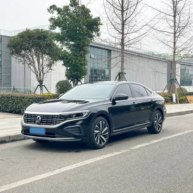 2025 Volkswagen Passat 2.0T 220HP L4 7DCT