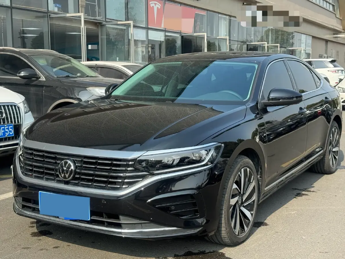 2025 Volkswagen Passat 2.0T 220HP L4 7DCT