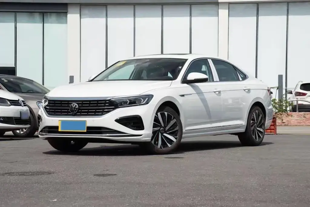 2026 Volkswagen Passat 2.0T 220HP L4 7DCT