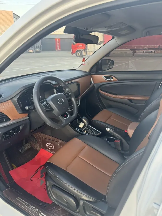 2017 Landwind X2 1.6L 125HP L4 4AT,autocango,china used car exporter,china ev exporter,chinese used car exporter,chinese used ev exporter