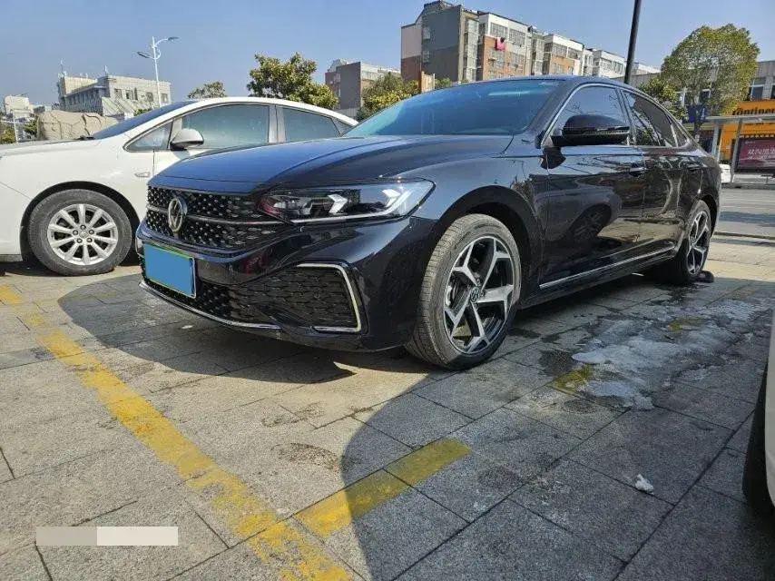 2024 Volkswagen Passat 2.0T 220HP L4 7DCT