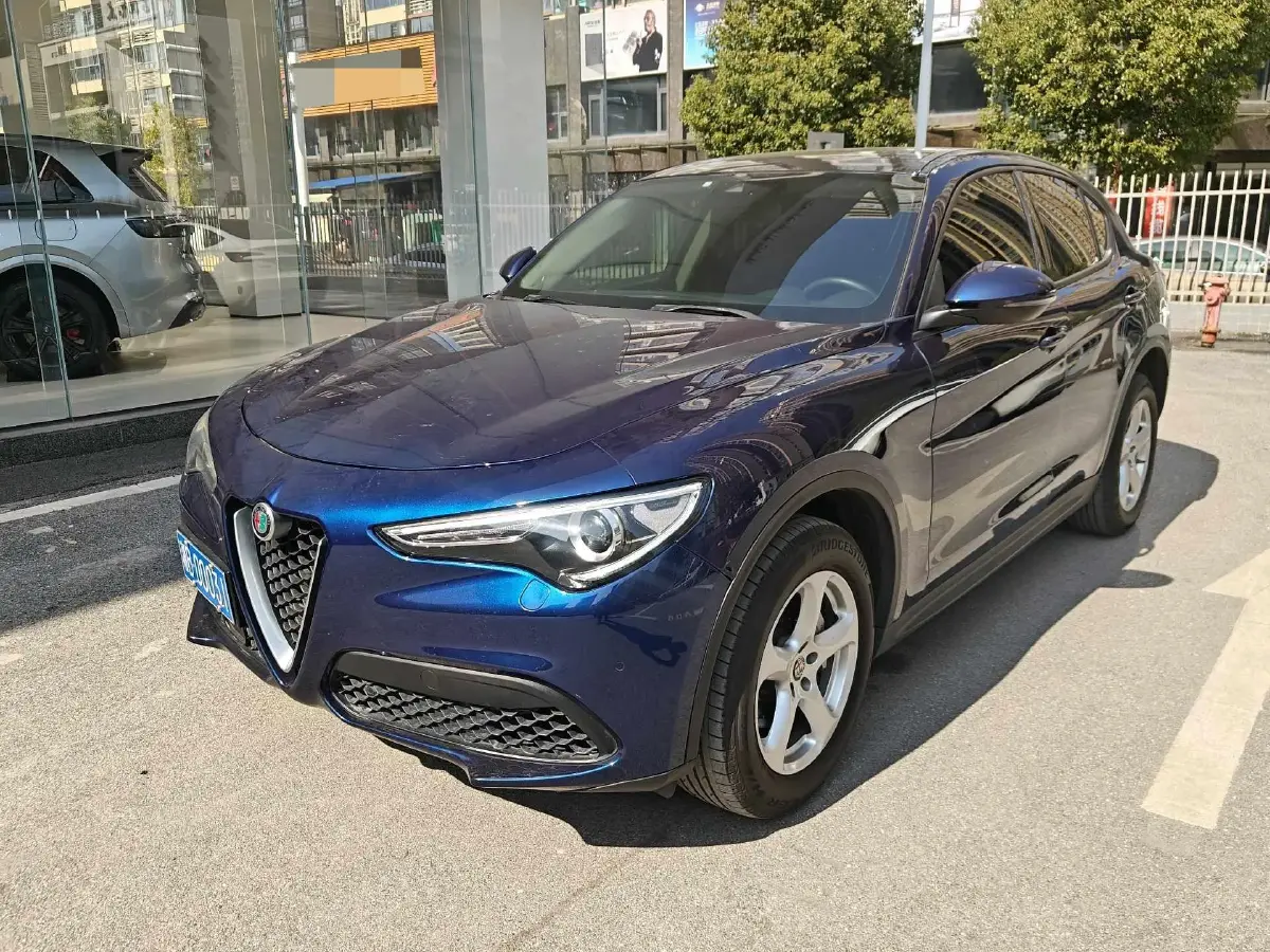 2017 Alfa Romeo Stelvio 2.0T 200HP L4 8AT