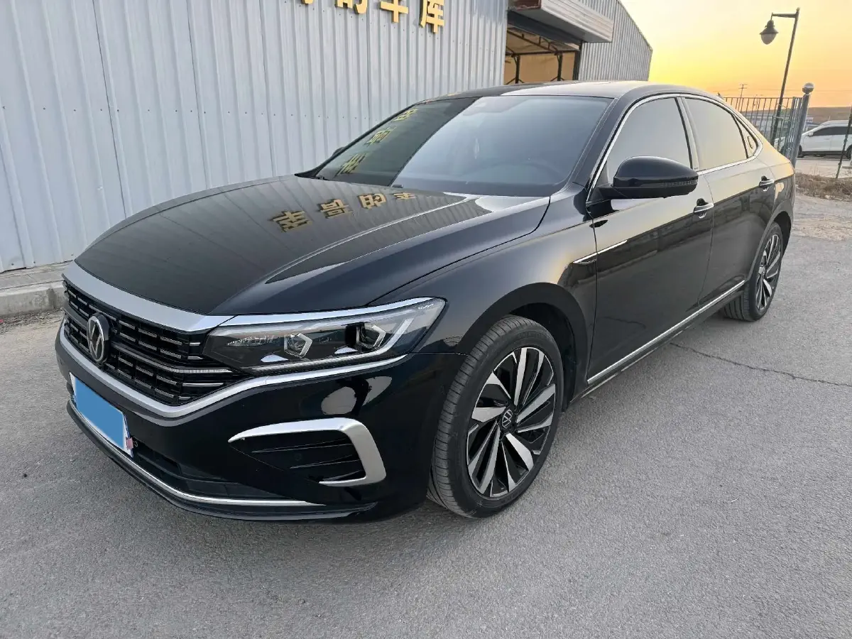 2023 Volkswagen Passat 2.0T 186HP L4 7DCT