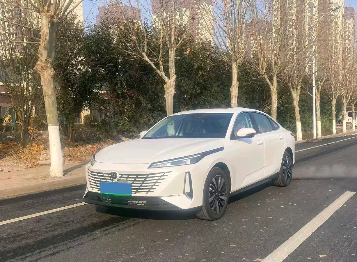 2025 ChangAn EadoPHEV 1.5L 98HP L4 E-CVT PHEV