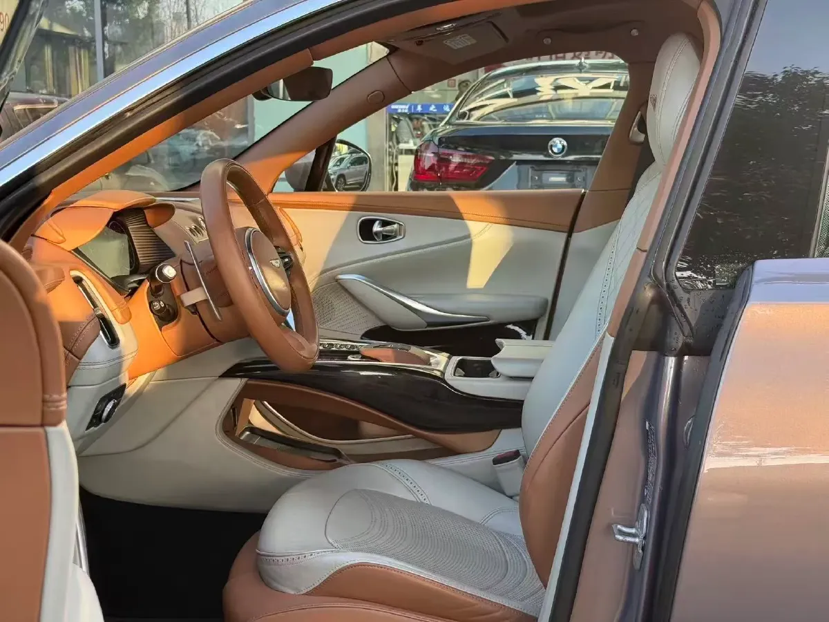 2022 Aston Martin DBX 3.0T 435HP L6 9AT,autocango,china used car exporter,china ev exporter,chinese used car exporter,chinese used ev exporter
