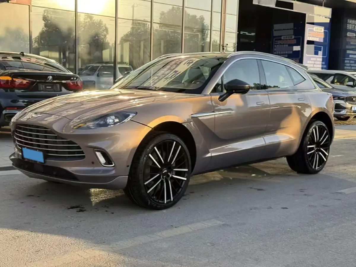 2022 Aston Martin DBX 3.0T 435HP L6 9AT