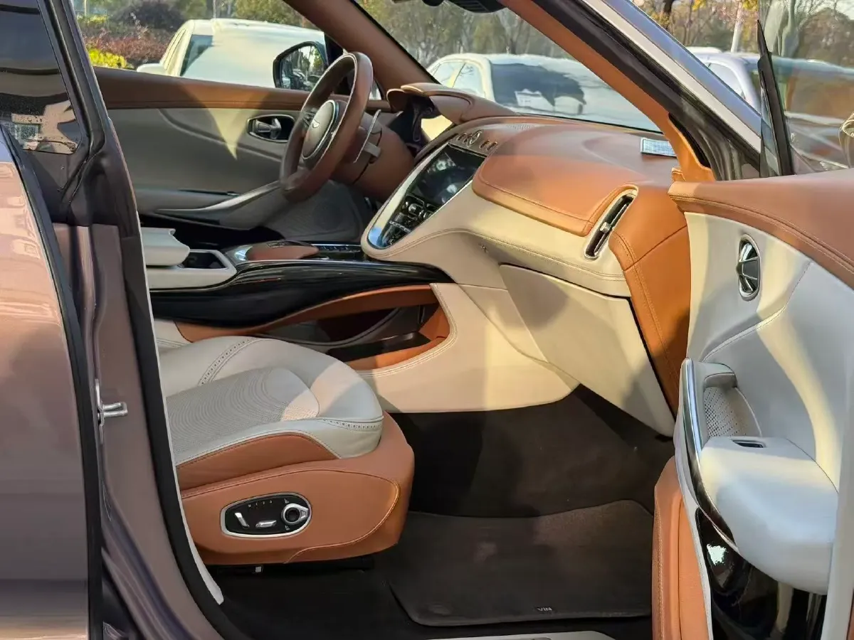 2022 Aston Martin DBX 3.0T 435HP L6 9AT,autocango,china used car exporter,china ev exporter,chinese used car exporter,chinese used ev exporter