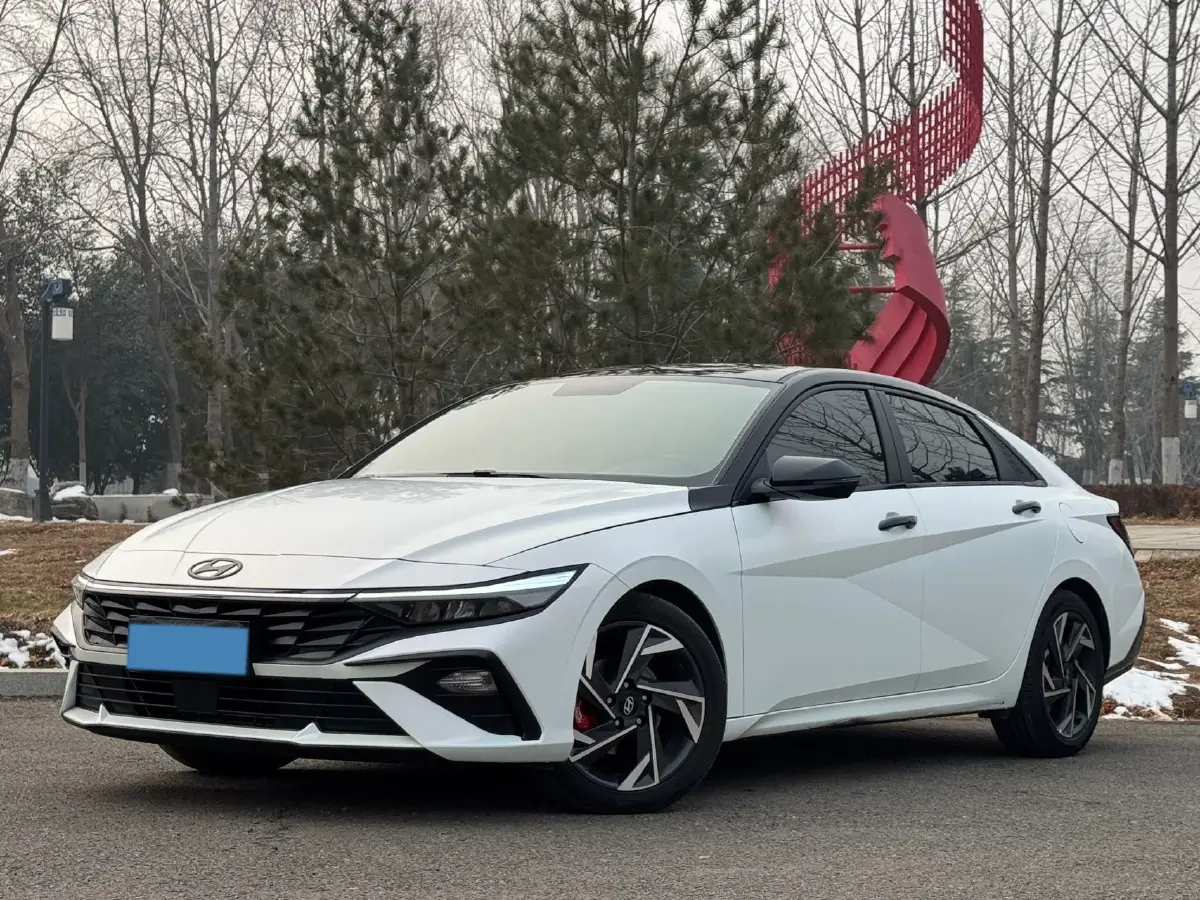 2023 Hyundai Elantra 1.5L 115HP L4 CVT