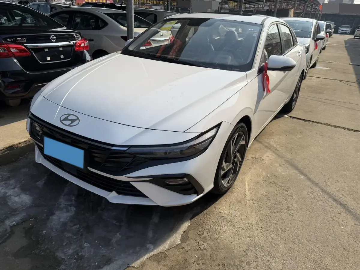 2023 Hyundai Elantra 1.5L 115HP L4 CVT