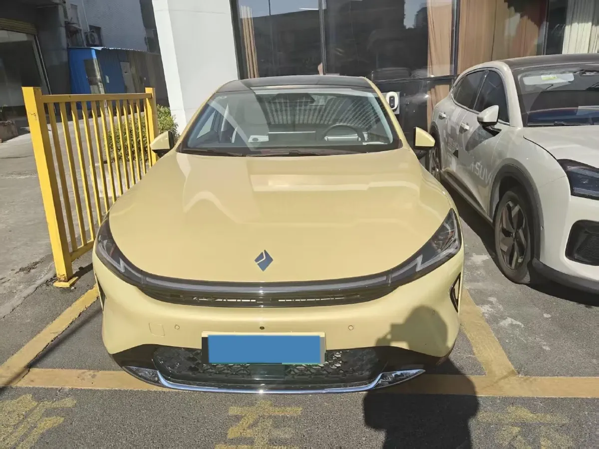2025 BaoJun XiangJing 1.5T 143HP L4 1DHT PHEV,autocango,china used car exporter,china ev exporter,chinese used car exporter,chinese used ev exporter