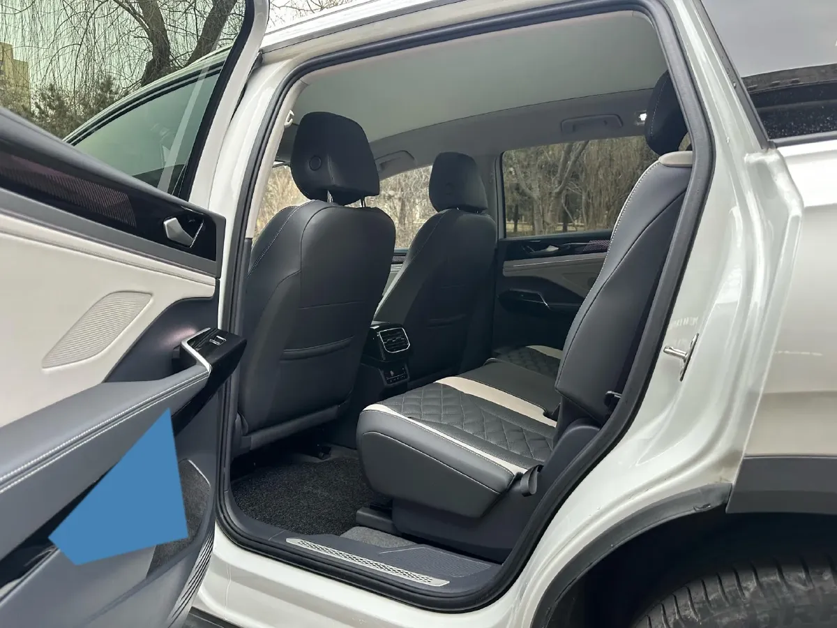 2022 ARCFOX αT BEV 94.5KWH,autocango,china used car exporter,china ev exporter,chinese used car exporter,chinese used ev exporter