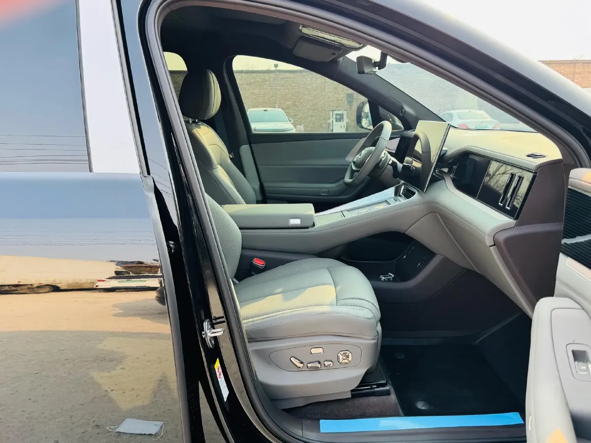 2025 Denza DenzaN8L 2.0T 207HP L4 E-CVT PHEV,autocango,china used car exporter,china ev exporter,chinese used car exporter,chinese used ev exporter