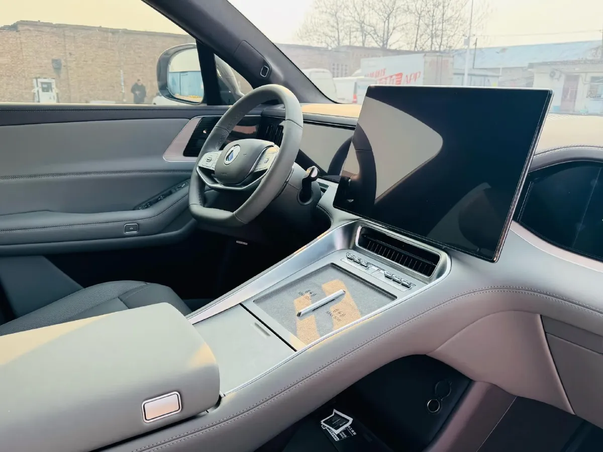 2025 Denza DenzaN8L 2.0T 207HP L4 E-CVT PHEV,autocango,china used car exporter,china ev exporter,chinese used car exporter,chinese used ev exporter