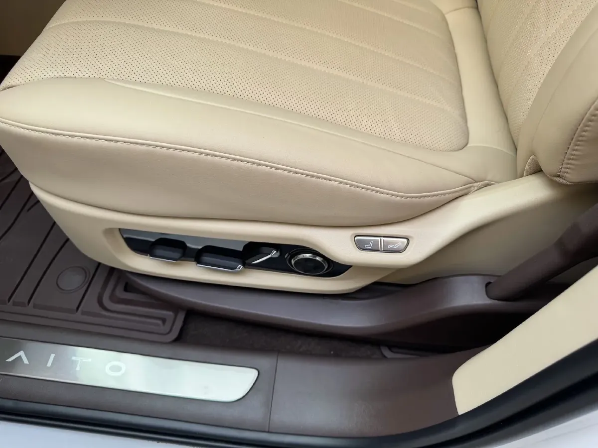 2026 AITO AITO M7 REEV 160HP REEV,autocango,china used car exporter,china ev exporter,chinese used car exporter,chinese used ev exporter