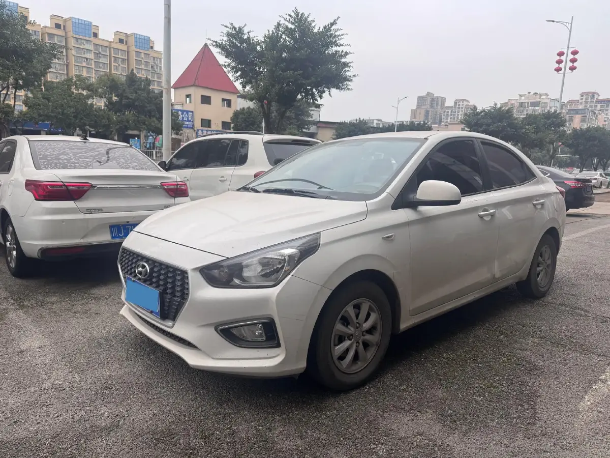 2017 Hyundai Reina 1.4L 95HP L4 5MT