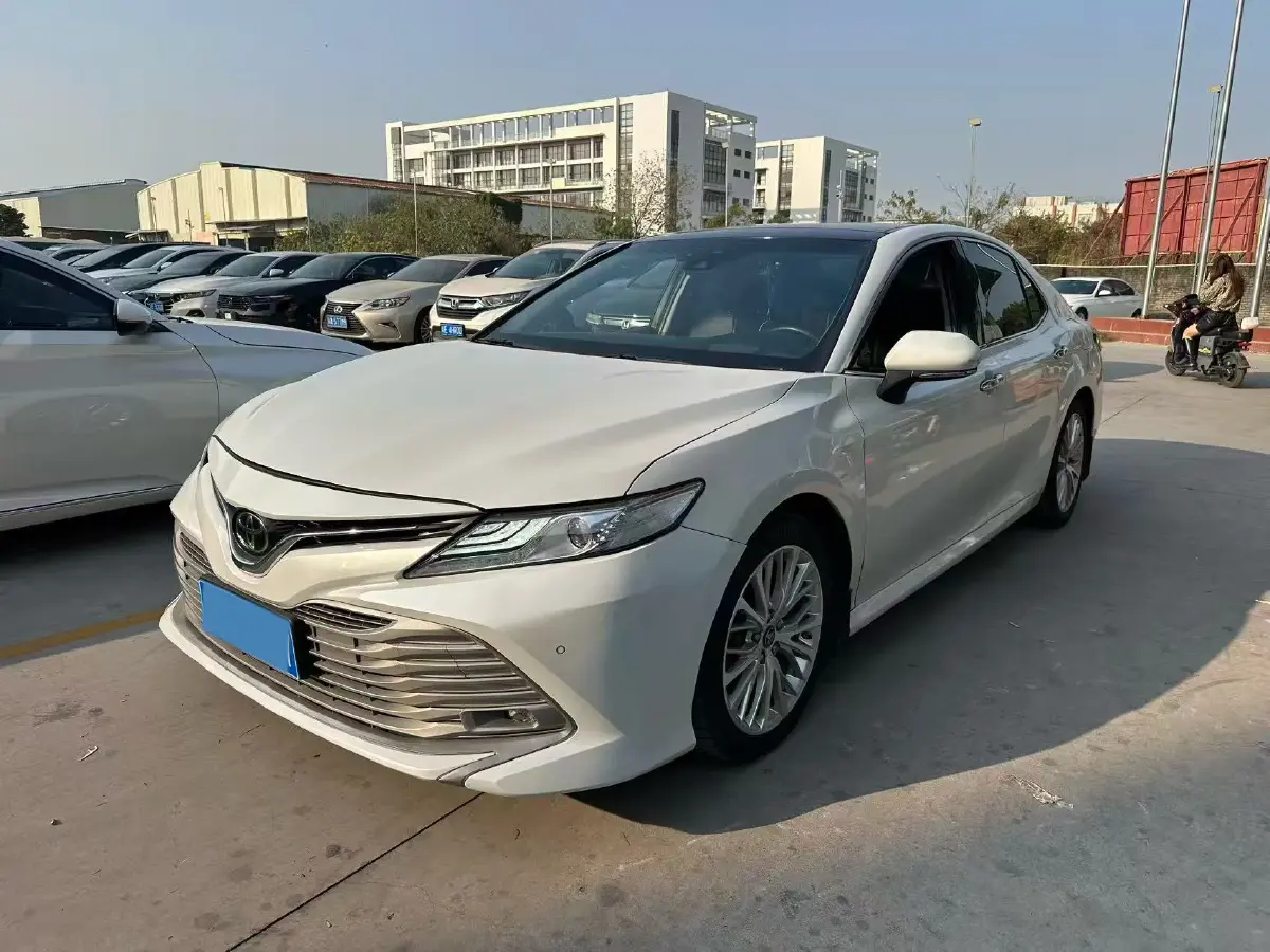 2021 Toyota Camry 2.5L 209HP L4 8AT