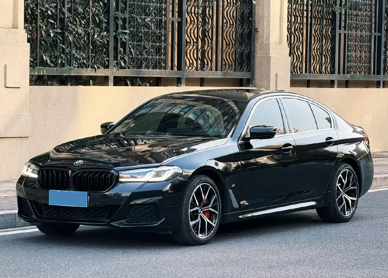 2021 BMW 5 Series 3.0T 340HP L6 8AT