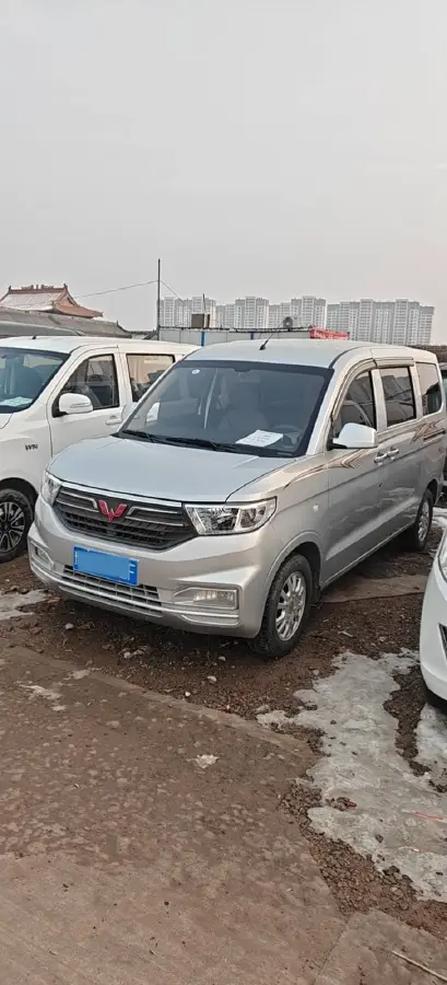 2022 WuLing HongGuang V 1.2L 76HP L4 5MT