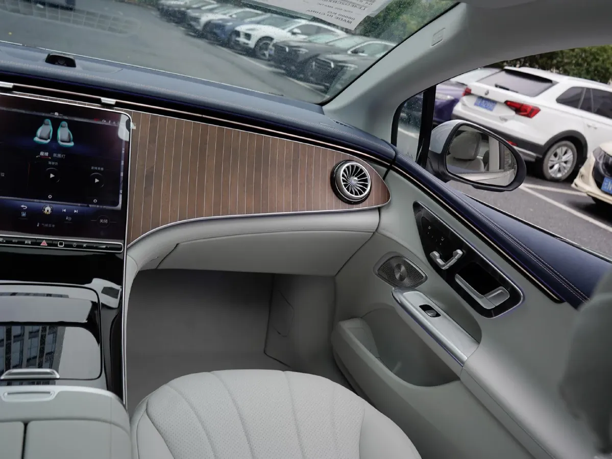 2025 Mercedes-Benz EQE Class BEV 96.1KWH,autocango,china used car exporter,china ev exporter,chinese used car exporter,chinese used ev exporter