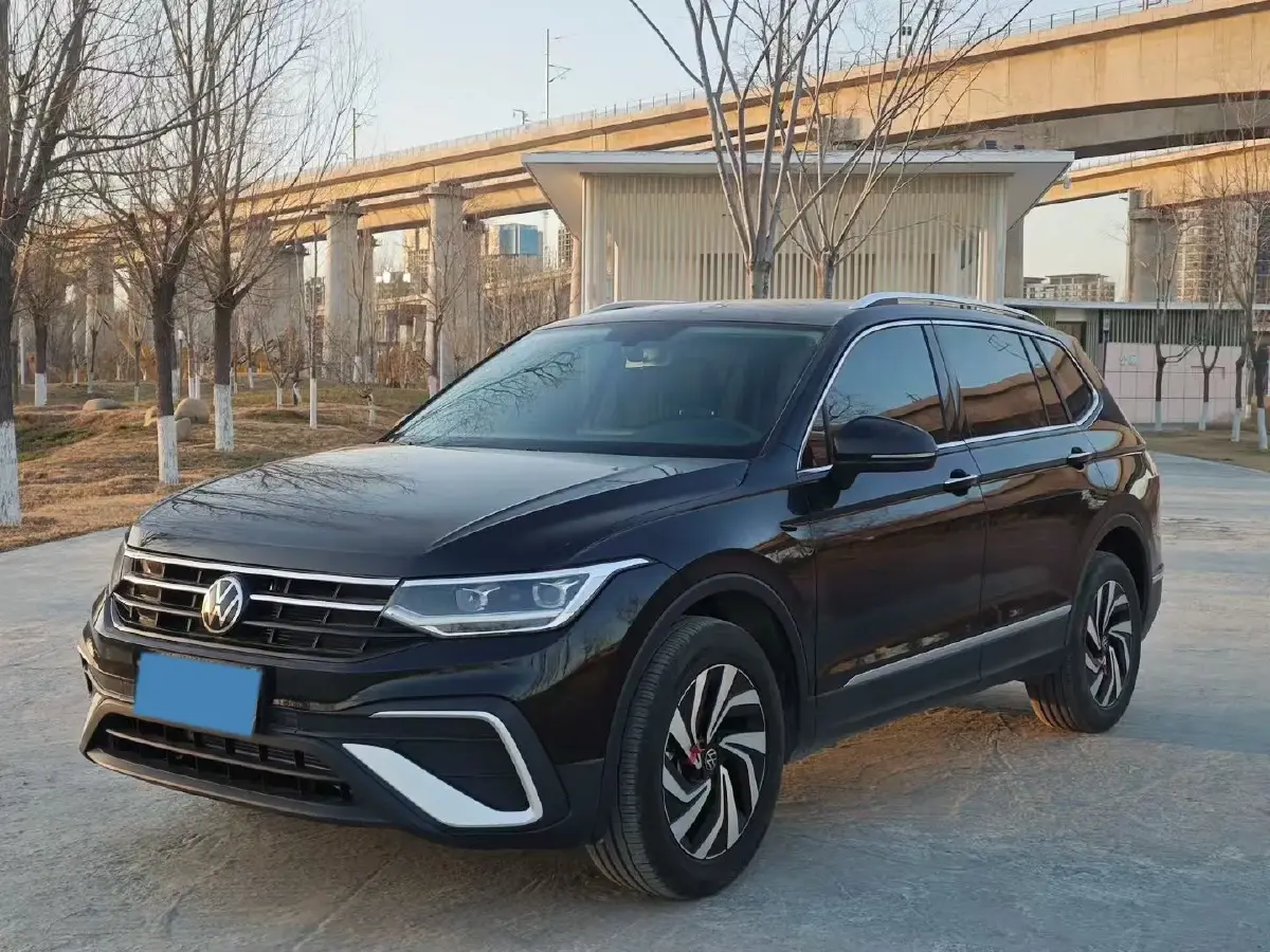 2024 Volkswagen Tiguan L 2.0T 186HP L4 7DCT