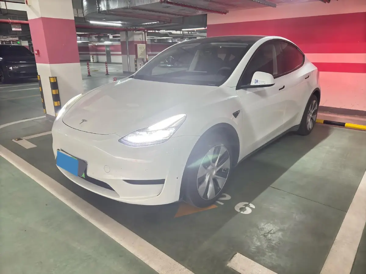 2022 Tesla Model Y BEV 60KWH