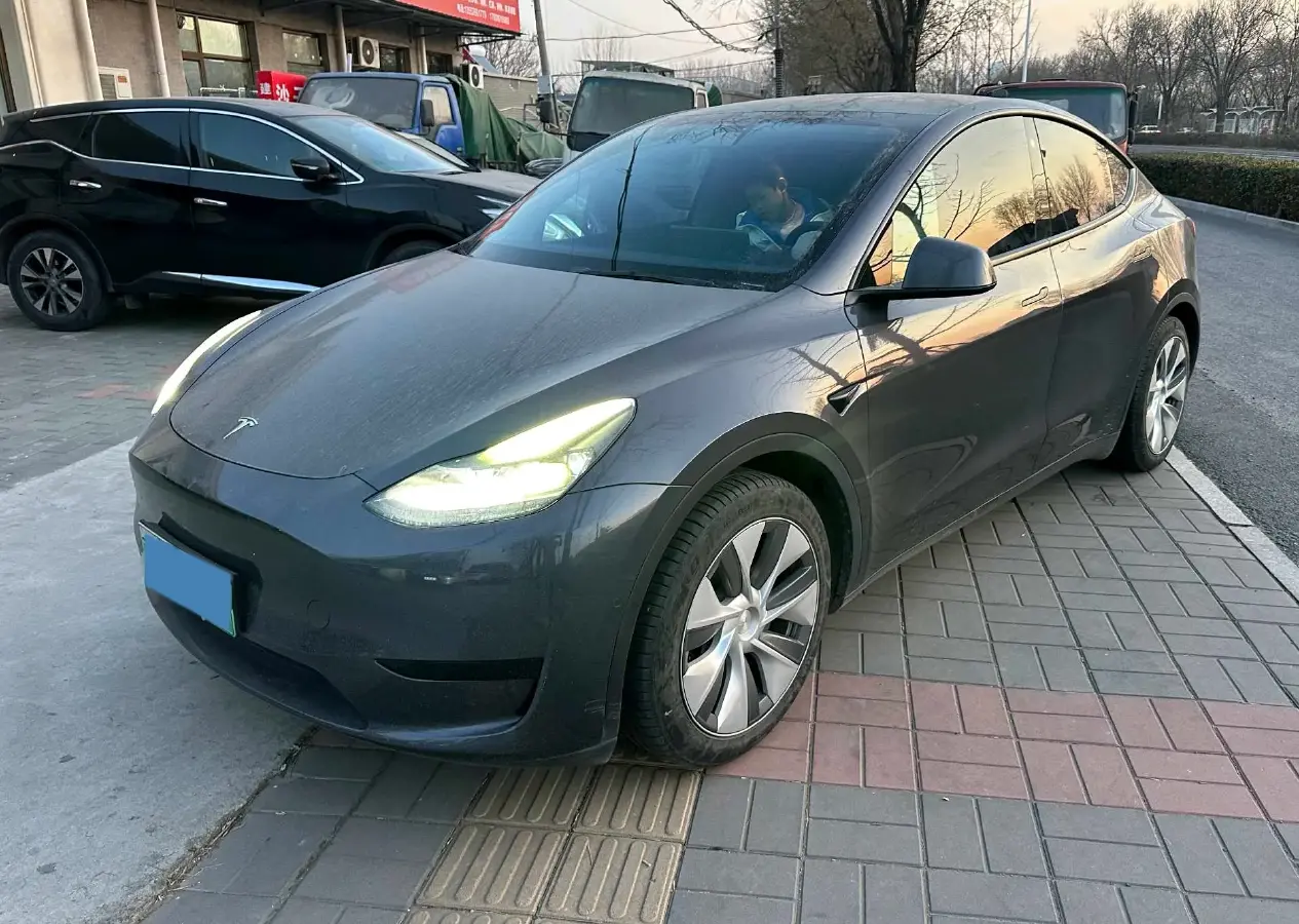 2022 Tesla Model Y BEV 60KWH