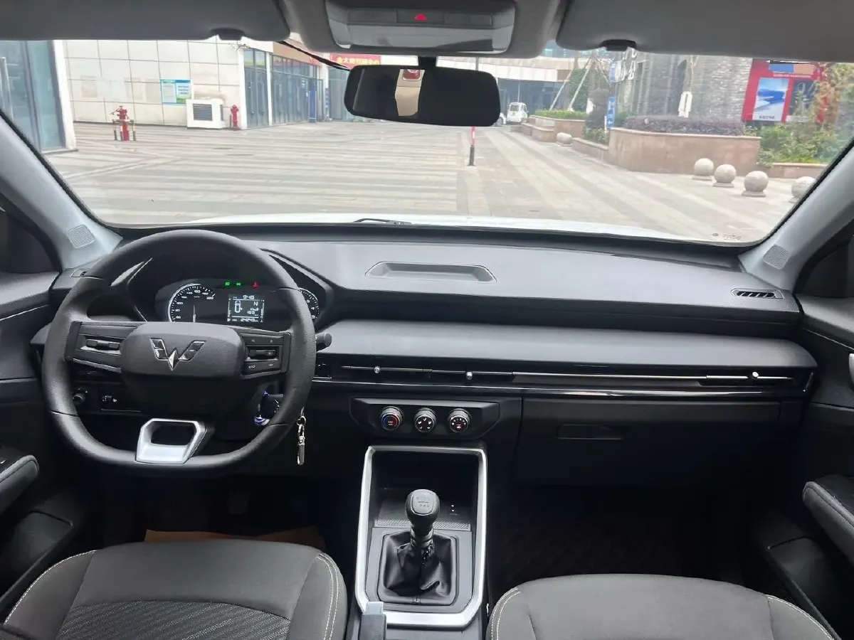 2022 WuLing XingChi 1.5L 99HP L4 6MT,autocango,china used car exporter,china ev exporter,chinese used car exporter,chinese used ev exporter